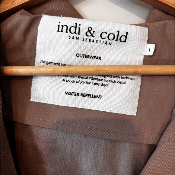 Indi & Cold LONG CAPE TRENCHCOAT in mocha - Picture 5 of 11